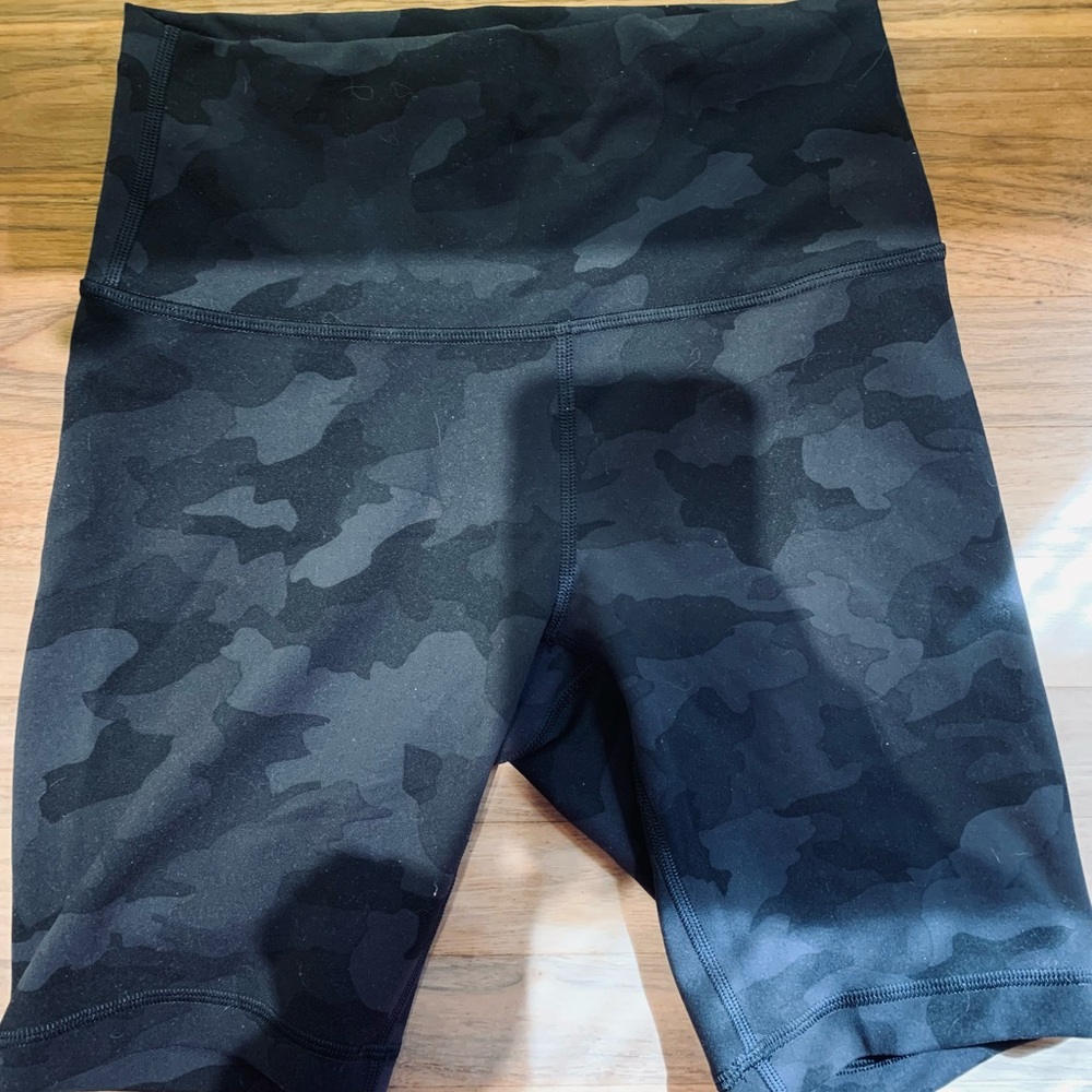 Lululemon train high-rise short 8”